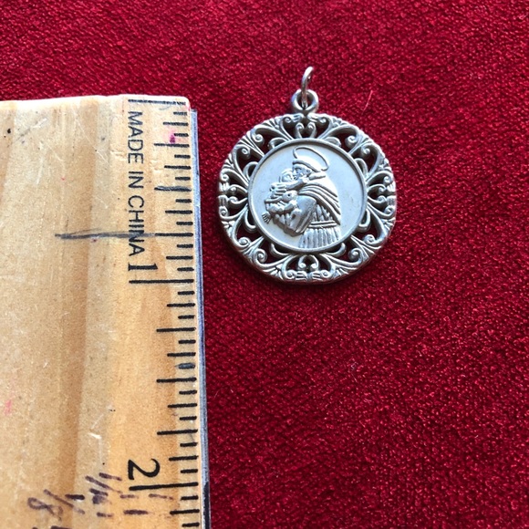 Religious medallion. Silver tone. - Picture 3 of 3